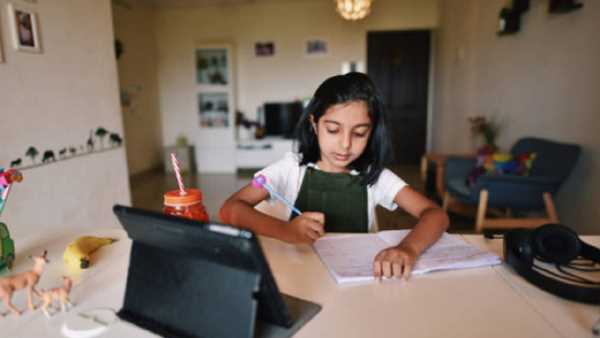 ऑनलाइन परीक्षा से छात्र-छात्राएं बेफिक्र, विशेषज्ञों ने जताई चिंता, पद्धति में बदलाव पर कहीं बात ऑनलाइन परीक्षा से छात्र-छात्राएं बेफिक्र, विशेषज्ञों ने जताई चिंता, पद्धति में बदलाव पर कहीं बात